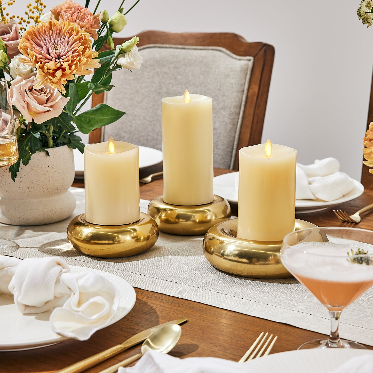 An image of Luminara's candle set in ivory