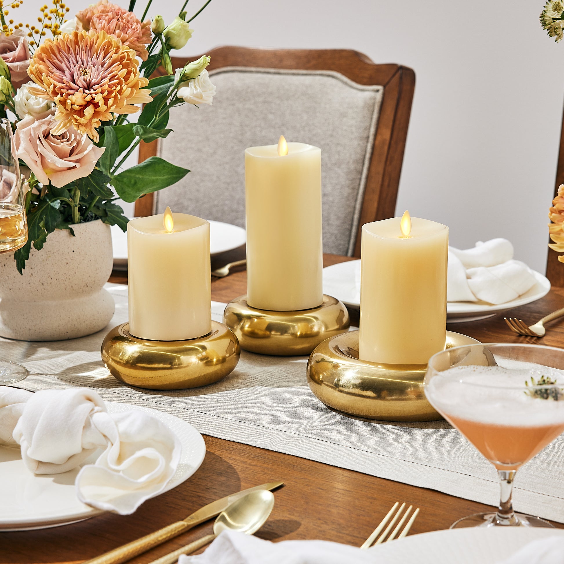 An image of Luminara's candle set in ivory