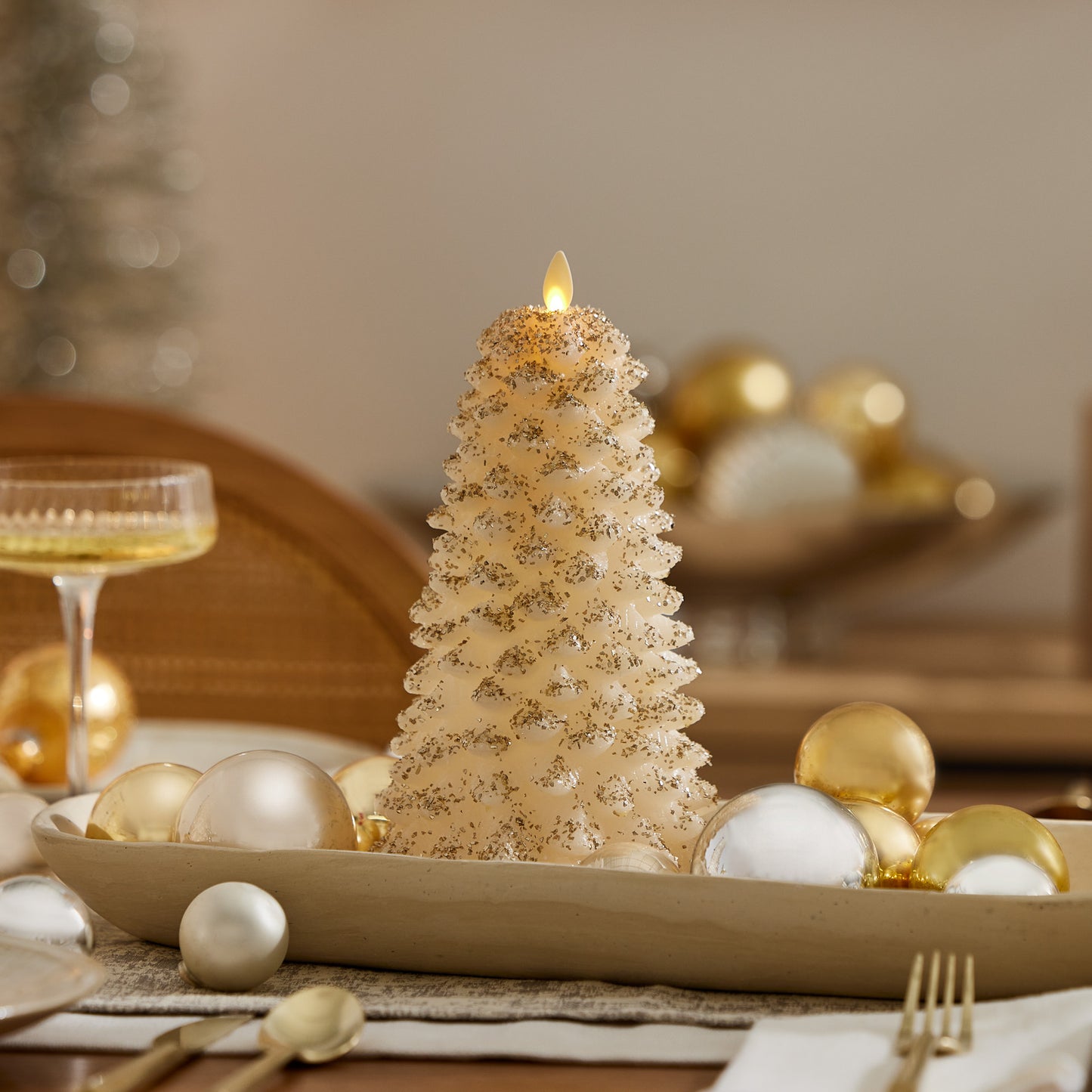 White Swan Flameless Candle North Tree