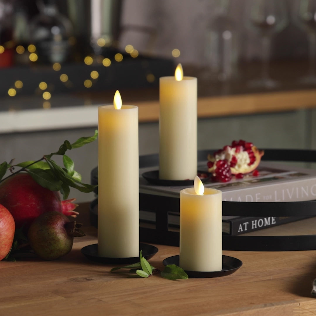 A video of Luminara's flameless ivory thin candle