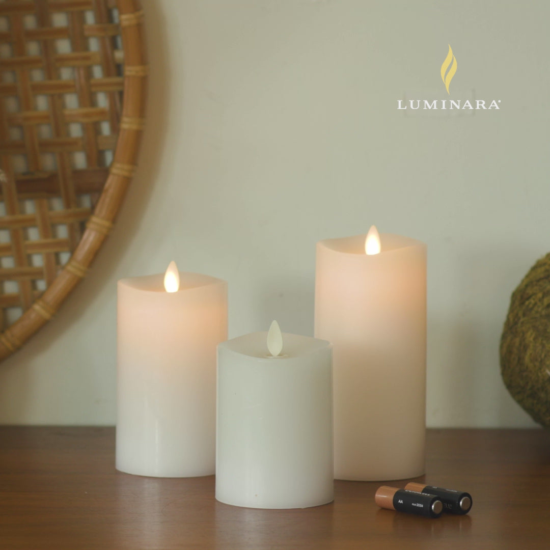 A video of Luminara's set of 3 flameless candles