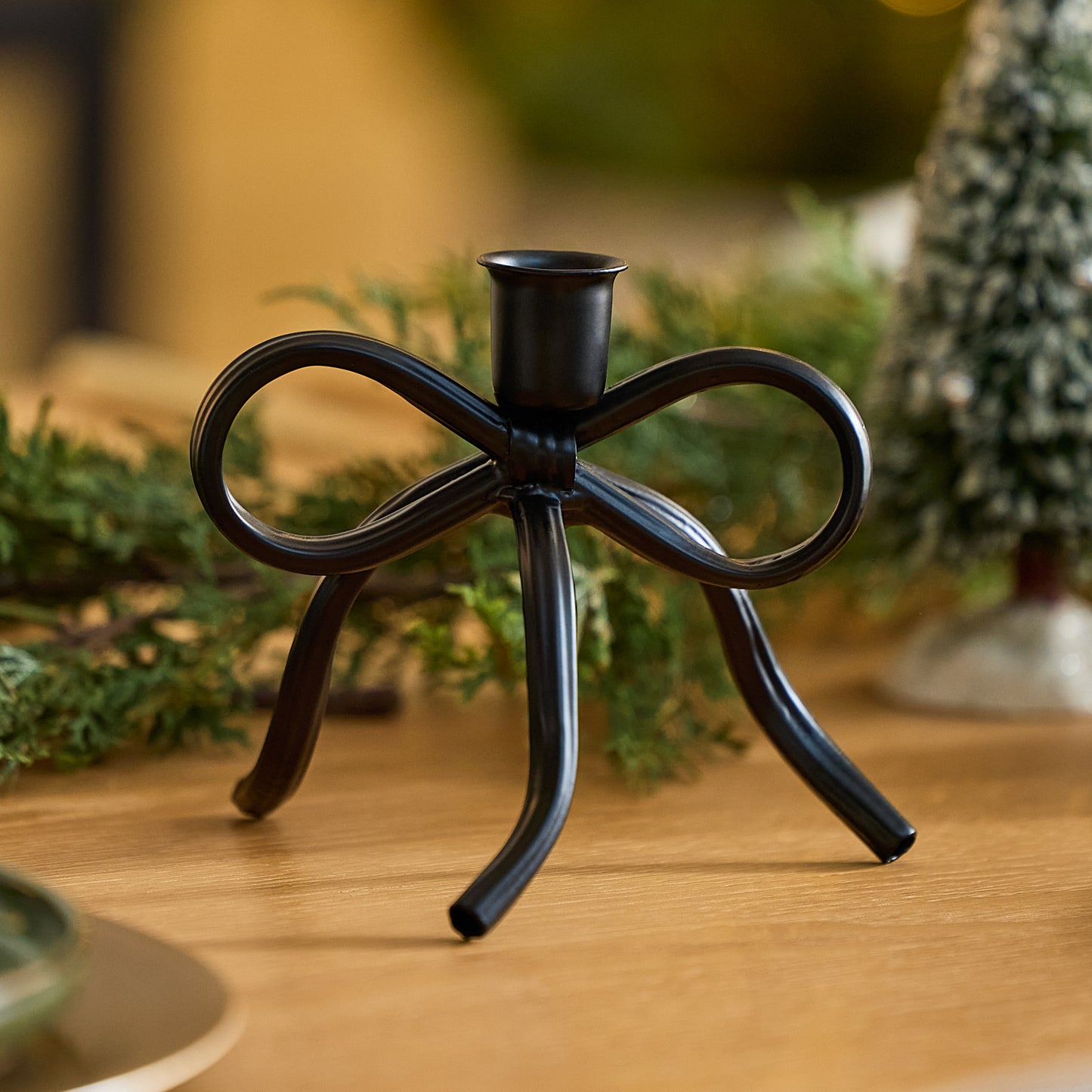 Black Metal Bow Taper Holder